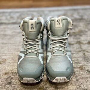 On women’s Cloudrock waterproof hiking boot, size 8.5